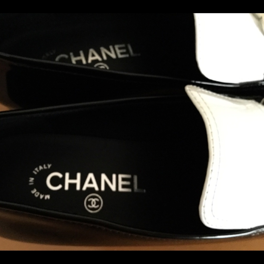 Chanel patent leather black & white oxfords - Picture 4 of 8